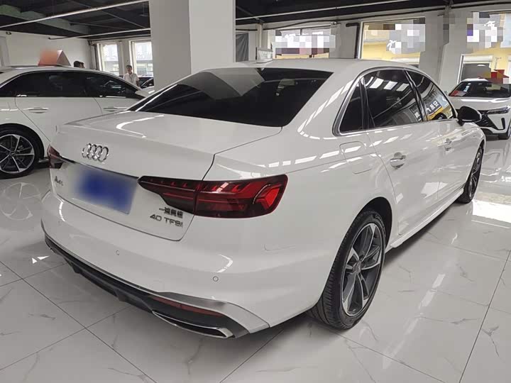 Фото 13 - Audi A4L