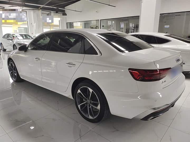 Фото 16 - Audi A4L