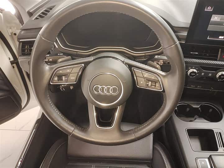 Фото 3 - Audi A4L
