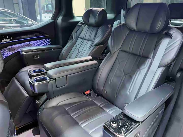 Фото 6 - Zeekr 009