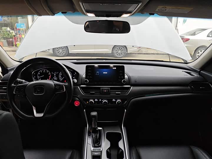 Фото 10 - Honda Accord