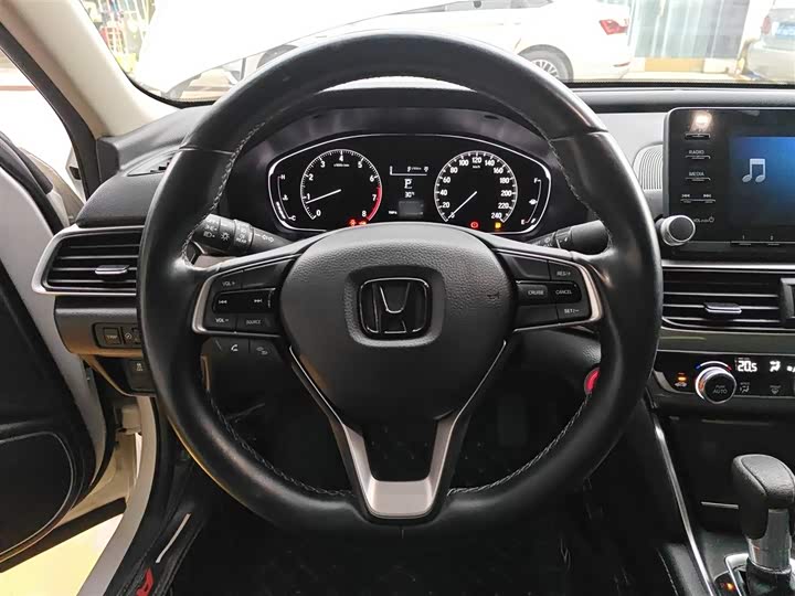 Фото 11 - Honda Accord