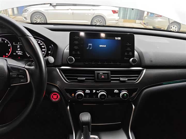 Фото 13 - Honda Accord