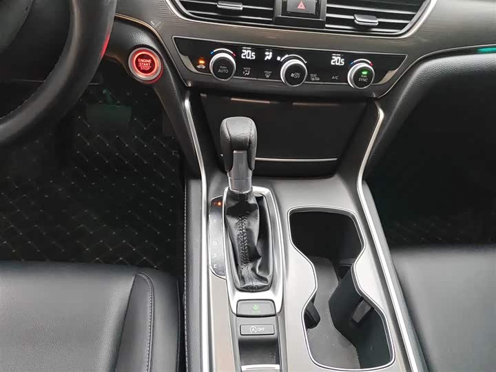 Фото 14 - Honda Accord