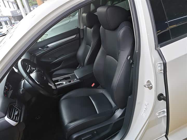 Фото 15 - Honda Accord