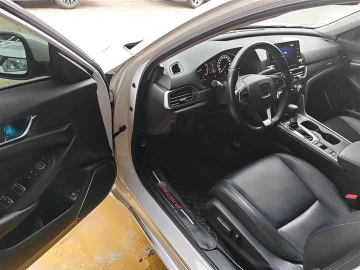 Фото 16 - Honda Accord