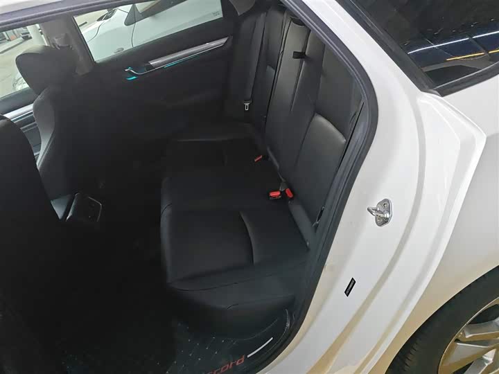 Фото 17 - Honda Accord