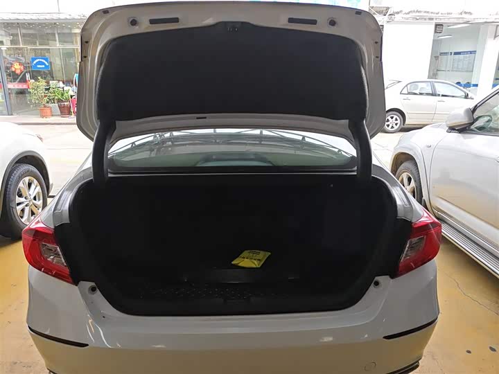 Фото 19 - Honda Accord