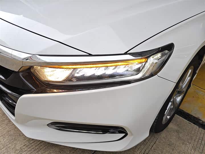 Фото 24 - Honda Accord