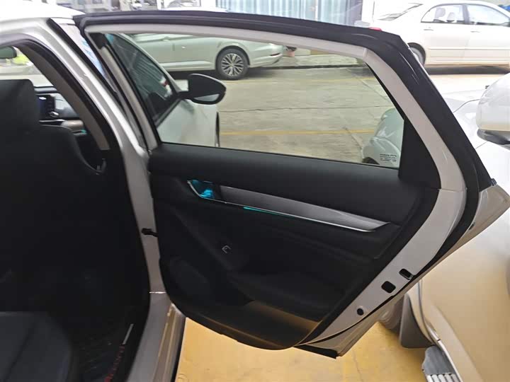 Фото 27 - Honda Accord