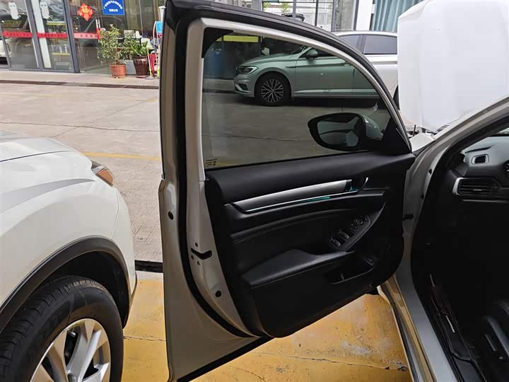 Фото 28 - Honda Accord