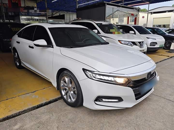 Фото 4 - Honda Accord