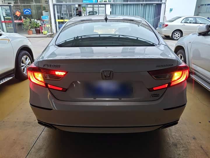 Фото 6 - Honda Accord