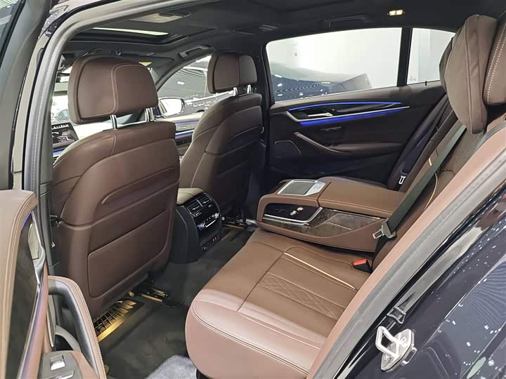 Фото 14 - BMW 5 Series