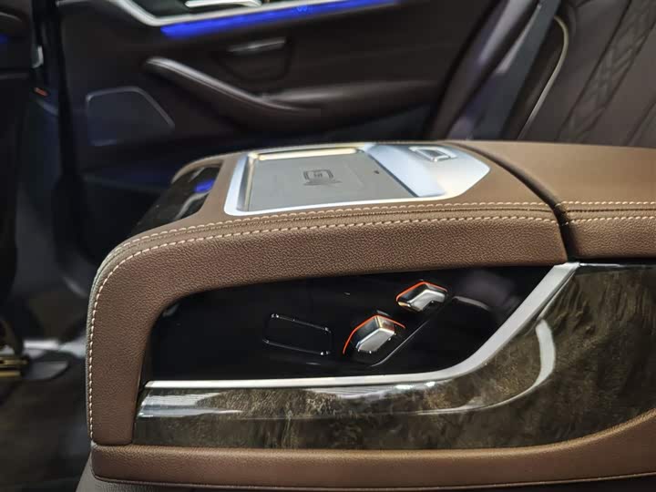 Фото 15 - BMW 5 Series