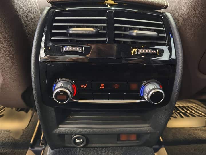 Фото 16 - BMW 5 Series