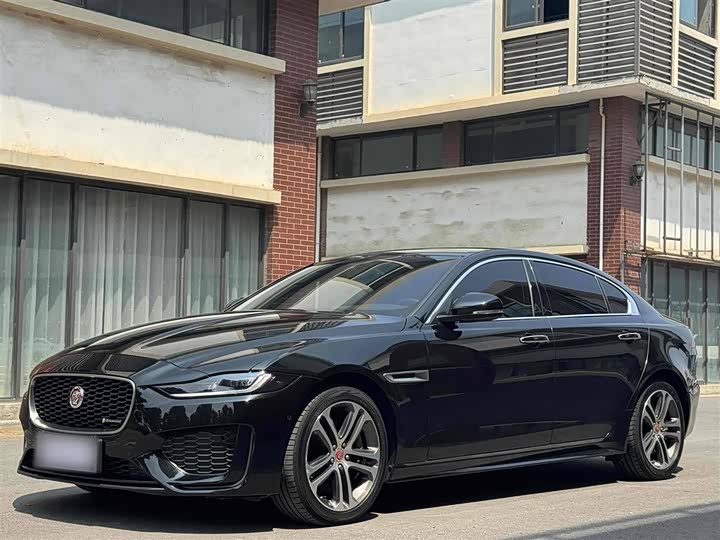 Фото 1 - Jaguar XE L