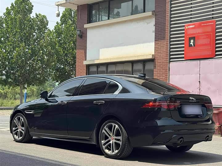 Фото 3 - Jaguar XE L