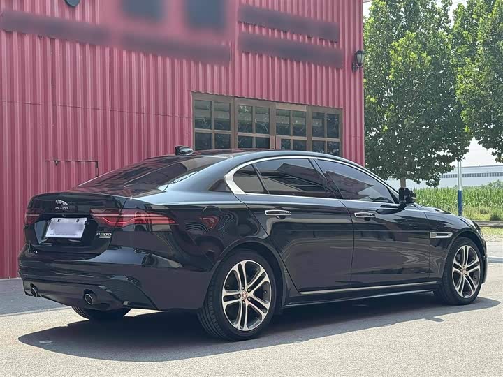 Фото 4 - Jaguar XE L