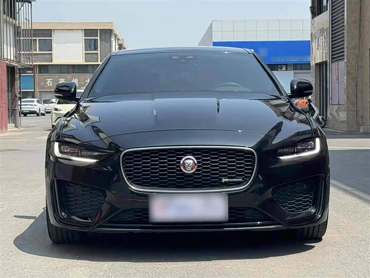 Фото 6 - Jaguar XE L