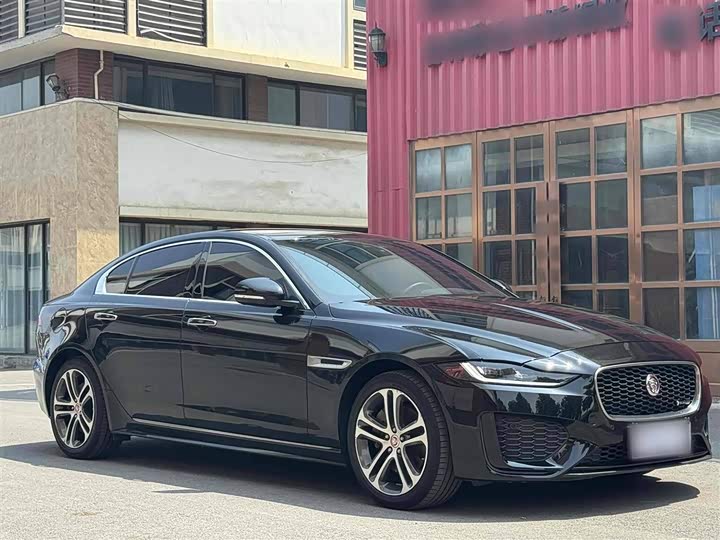 Фото 7 - Jaguar XE L