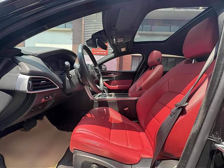 Фото 9 - Jaguar XE L