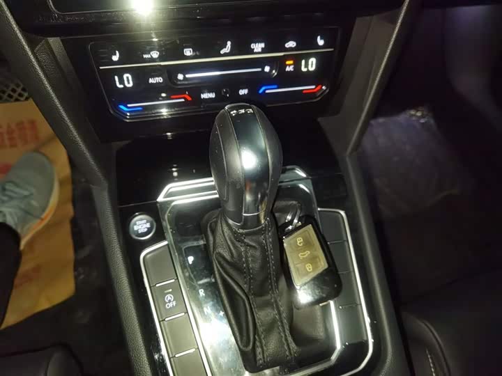 Фото 14 - Volkswagen Magotan