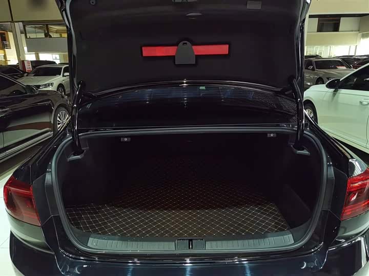 Фото 19 - Volkswagen Magotan