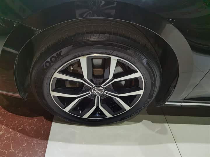 Фото 23 - Volkswagen Magotan