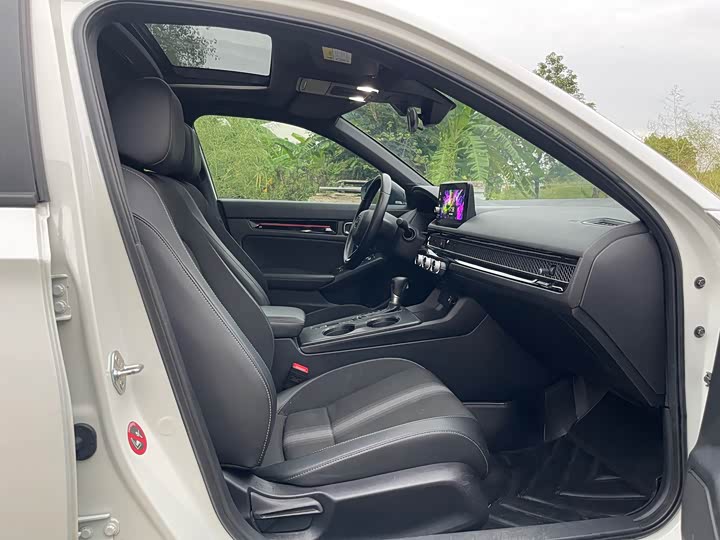 Фото 8 - Honda Civic