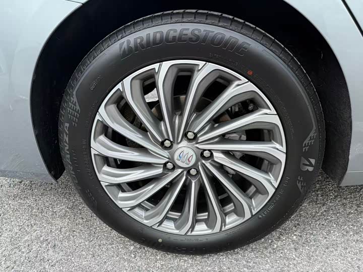 Фото 13 - Buick LaCrosse