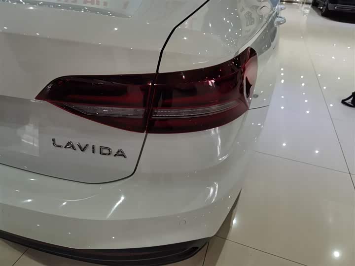 Фото 8 - Volkswagen Lavida