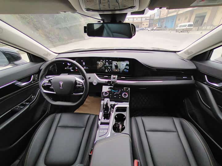 Фото 10 - Bestune B70