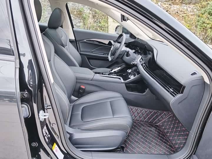 Фото 15 - Bestune B70