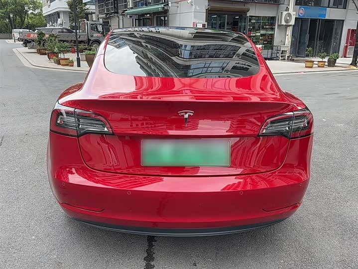 Фото 10 - Tesla Model 3