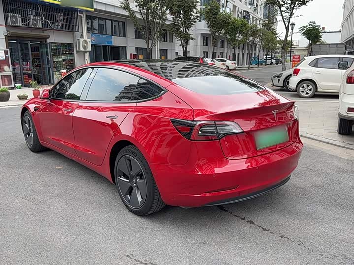 Фото 13 - Tesla Model 3