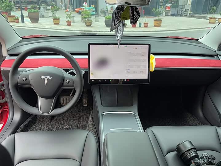 Фото 16 - Tesla Model 3