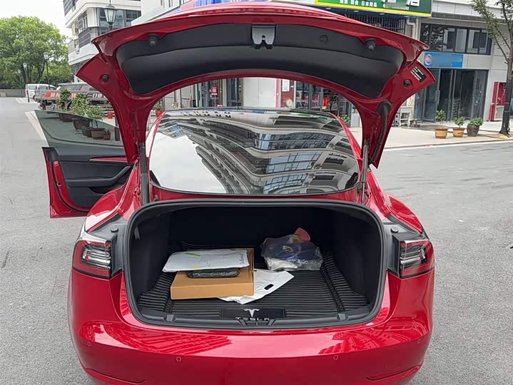 Фото 17 - Tesla Model 3