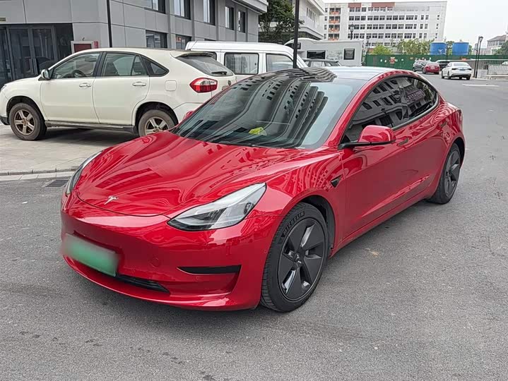 Фото 3 - Tesla Model 3