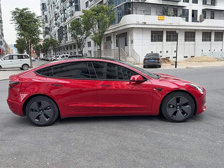 Фото 8 - Tesla Model 3