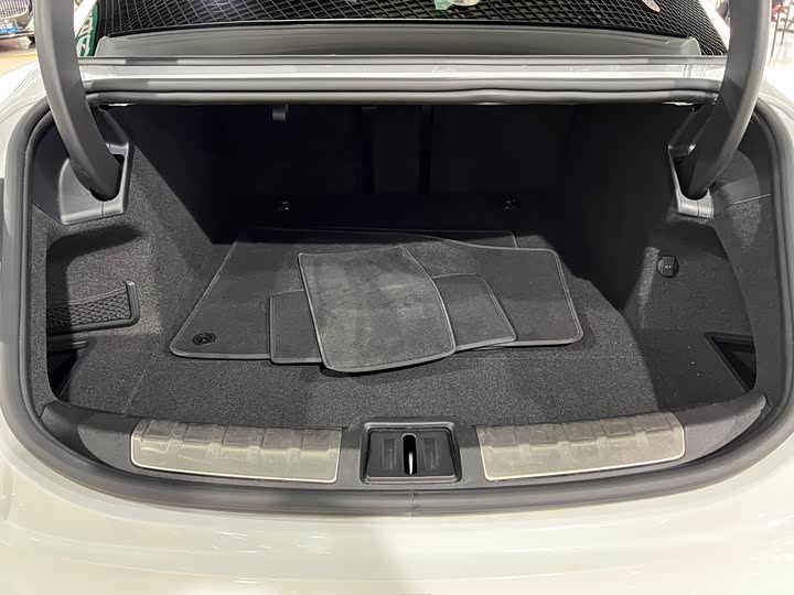 Фото 16 - Porsche Taycan