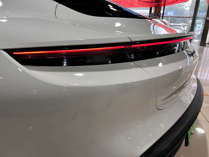 Фото 19 - Porsche Taycan