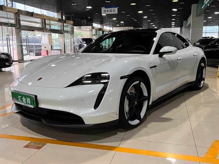 Фото 2 - Porsche Taycan