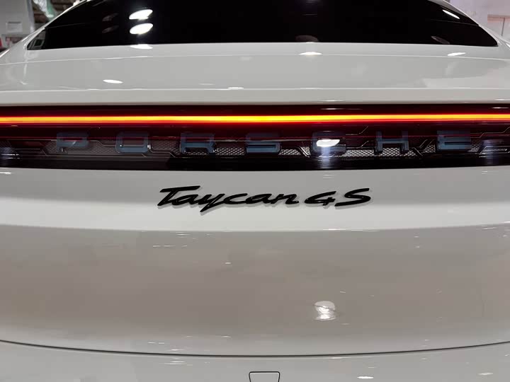 Фото 20 - Porsche Taycan