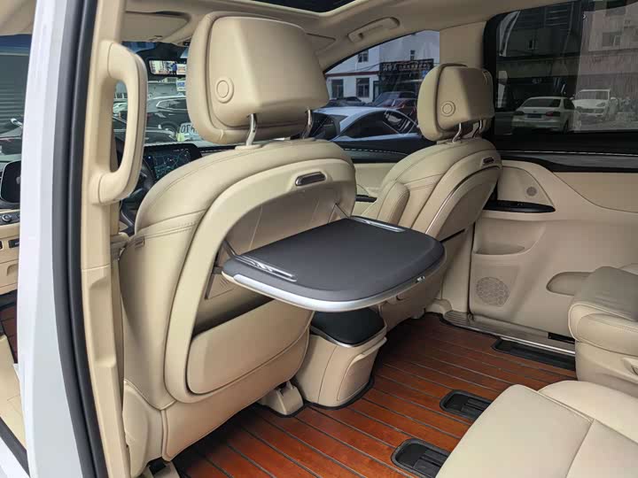 Фото 17 - Buick GL8 ES