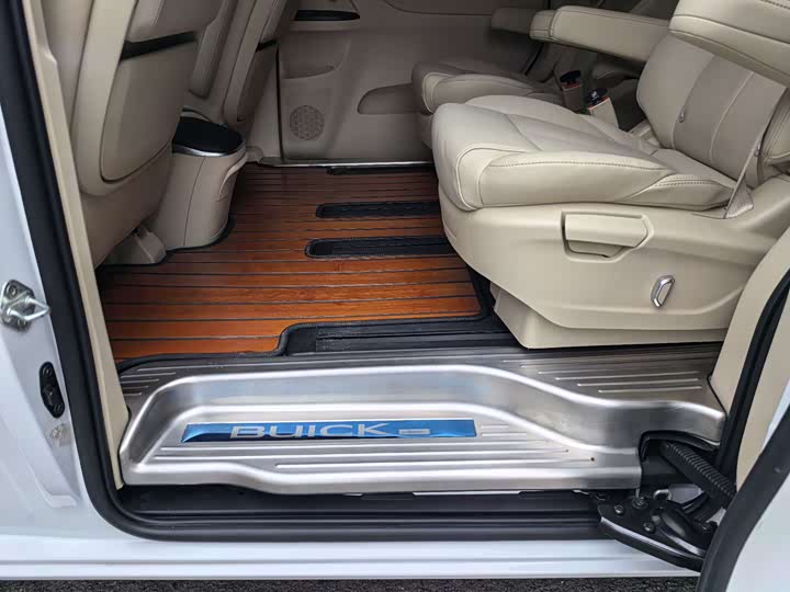 Фото 21 - Buick GL8 ES