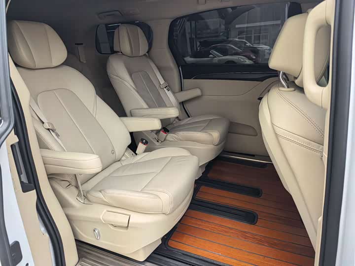 Фото 24 - Buick GL8 ES