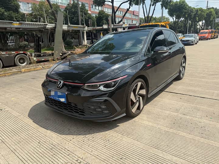 Фото 1 - Volkswagen Golf GTI