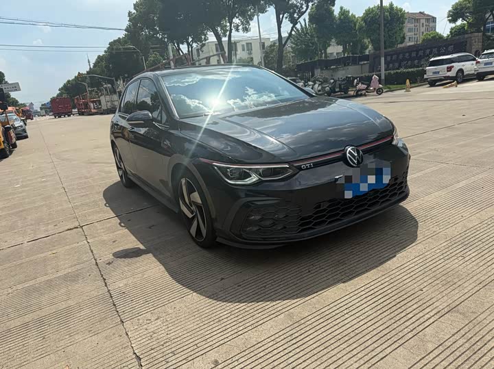 Фото 3 - Volkswagen Golf GTI