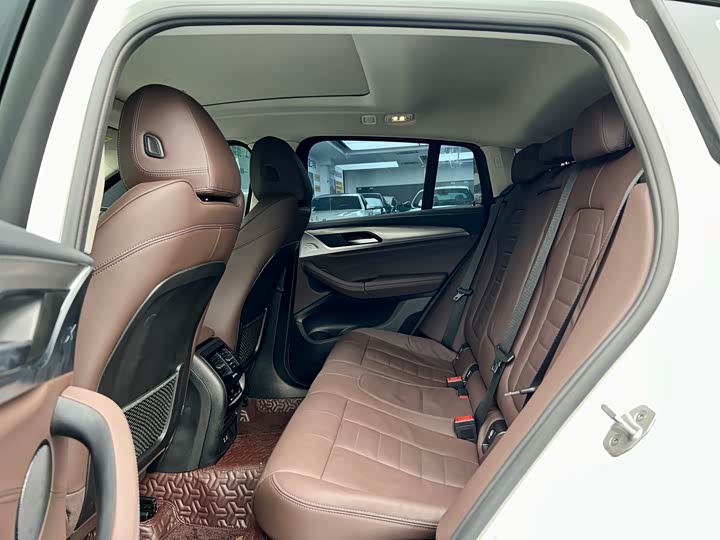 Фото 19 - BMW X4